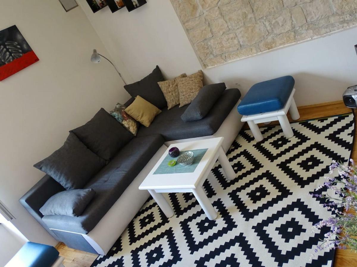 Apartment Naita Sinj Exterior photo